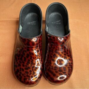 Dansko Patent Leather Clogs Leopard Size 41